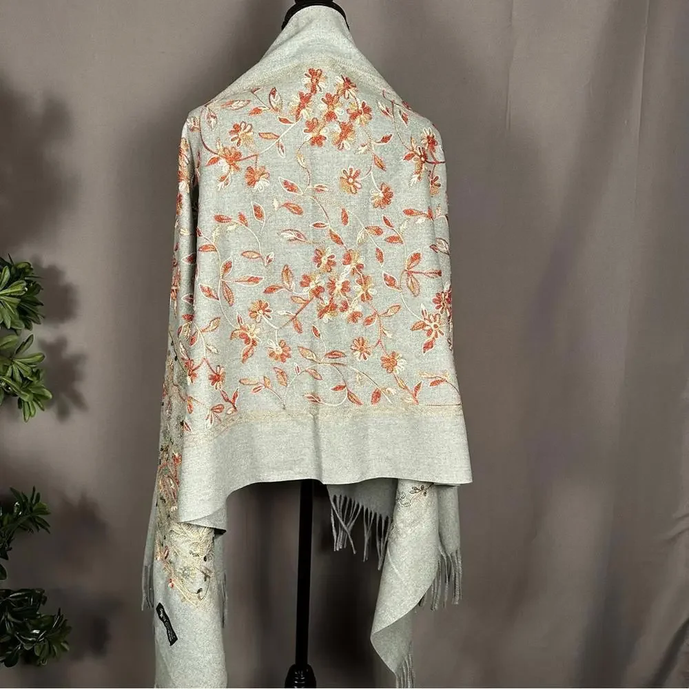 100% Cashmere embroidered floral scarf wrap ruana - Picture 5 of 10